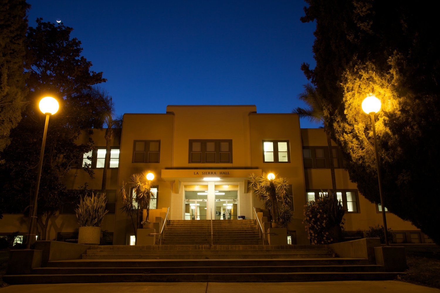 La Sierra Hall at night