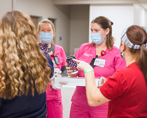 YG give nurses gifts