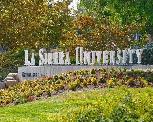 La Sierra University sign