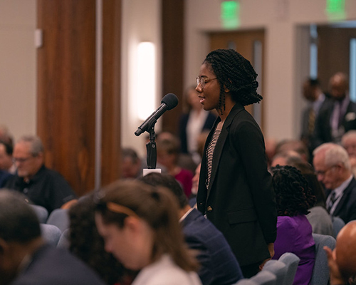 Lake Union young adult prays for the 2023 YEM 