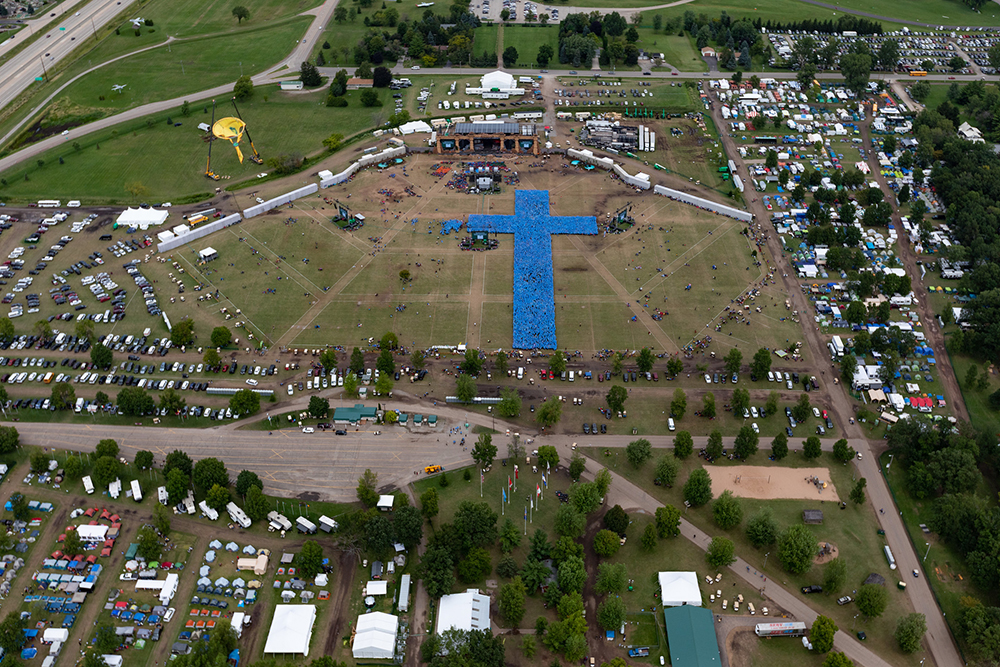 Oshkosh 2019 largest human cross shape