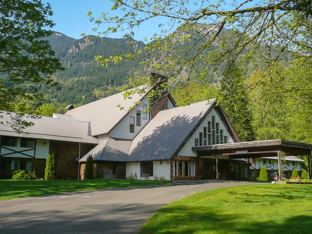 Photo of a camp lodge