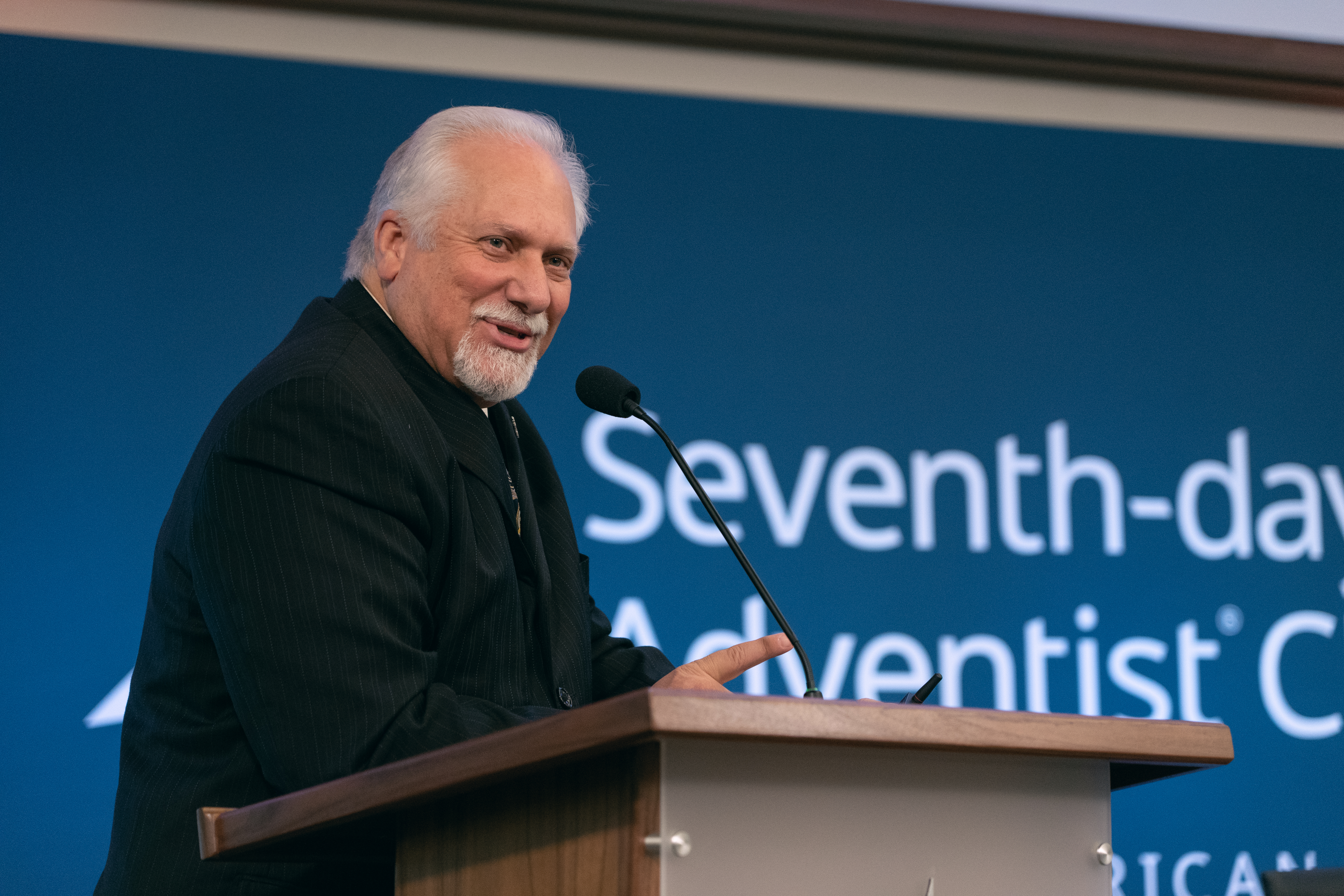 Tony Amobile, North American Division vice president for multi-lingual ministries, presents an update on the small group ministries caravan that ultimately helped to reach approximately 23,000 Spanish-speaking small groups across the nation. Photo: Pieter Damsteegt/NAD Communication