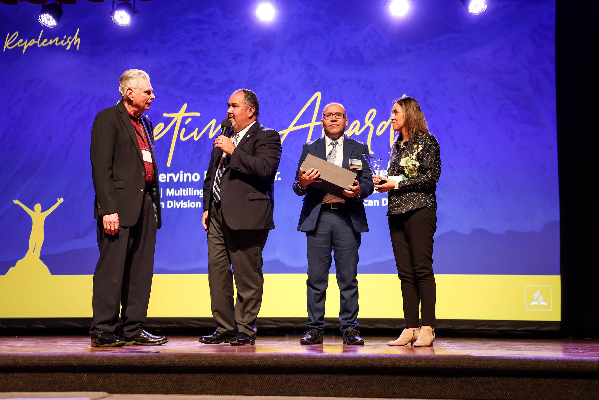 Ralph Ringer receives an award at the 2023 AMC