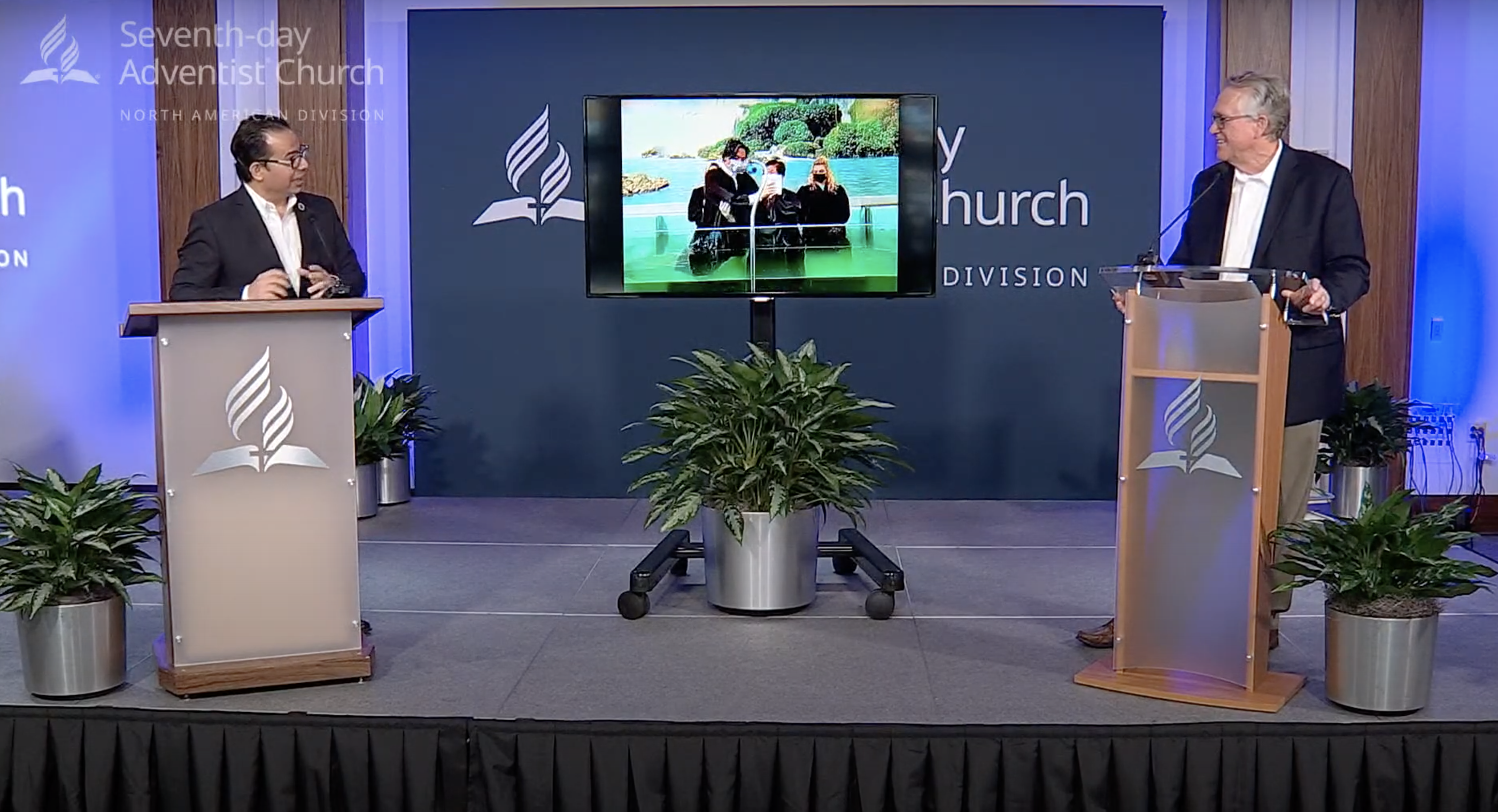 Rodolfo Bautista, Jr., district pastor of Filipino churches in Queens, New York, for the Greater New York Conference, prepares to baptize a 72-year-old woman. Photo: Screen capture from livestream on YouTube. 