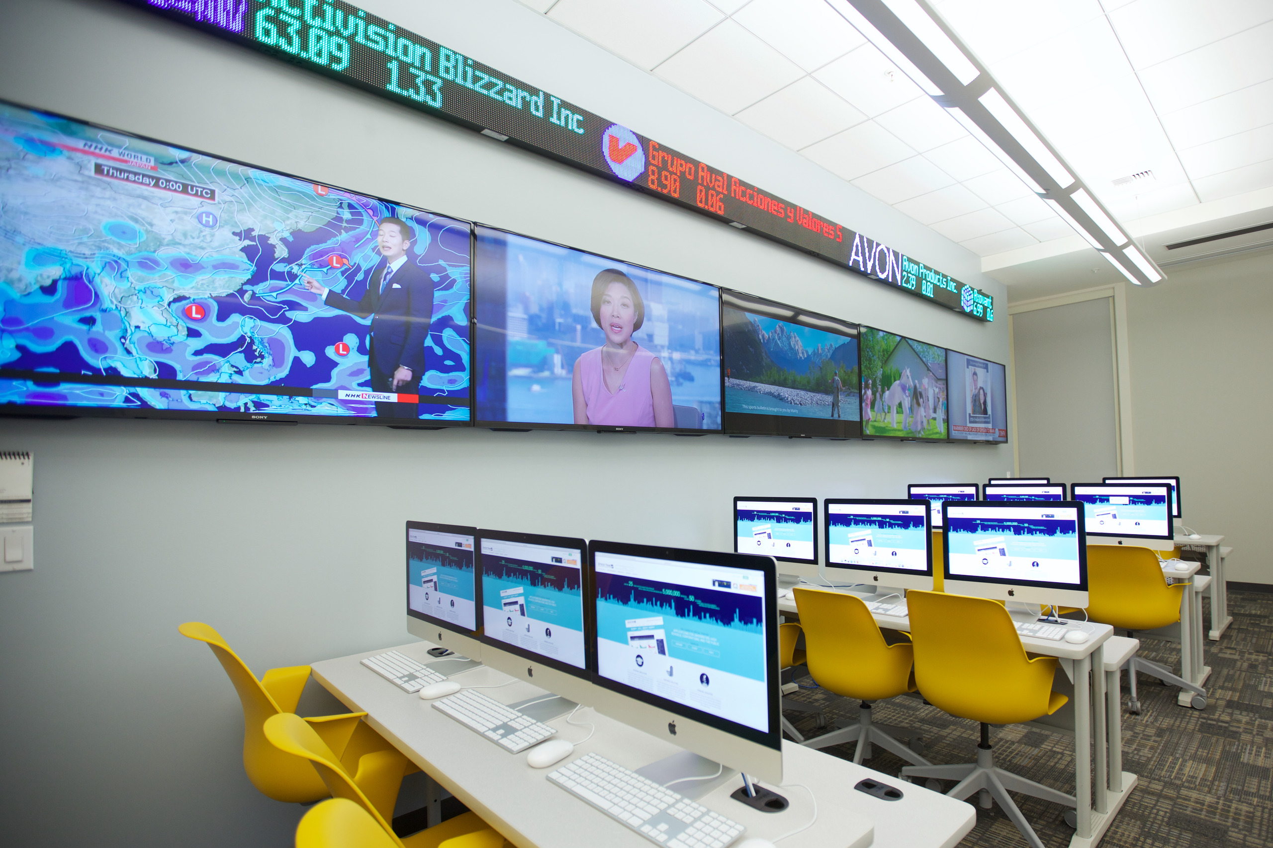 A view of the Finance Lab at the Zapara School of Business which utilizes StockTrak stock market simulation software. The lab opened in 2017 along with the Innovation Lab, which offers industry-grade MarkForged 3D printers for entrepreneurial projects. 