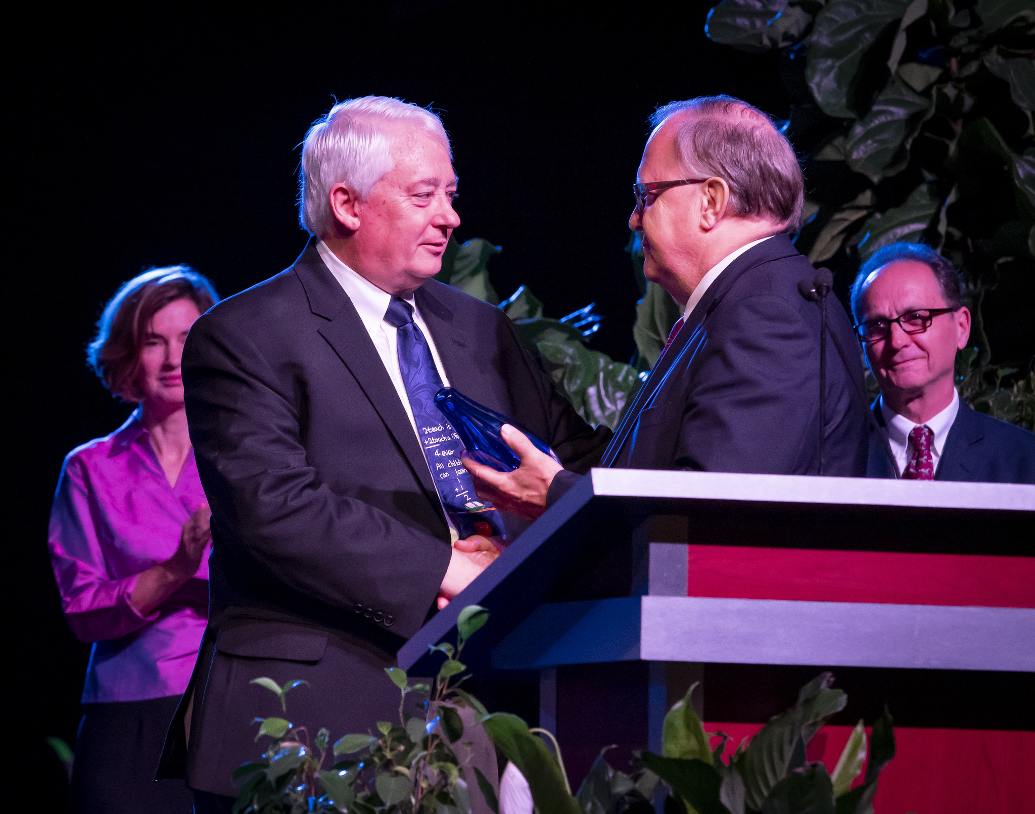 NAD VP for Education Larry Blackmer receives award at teachers' convention
