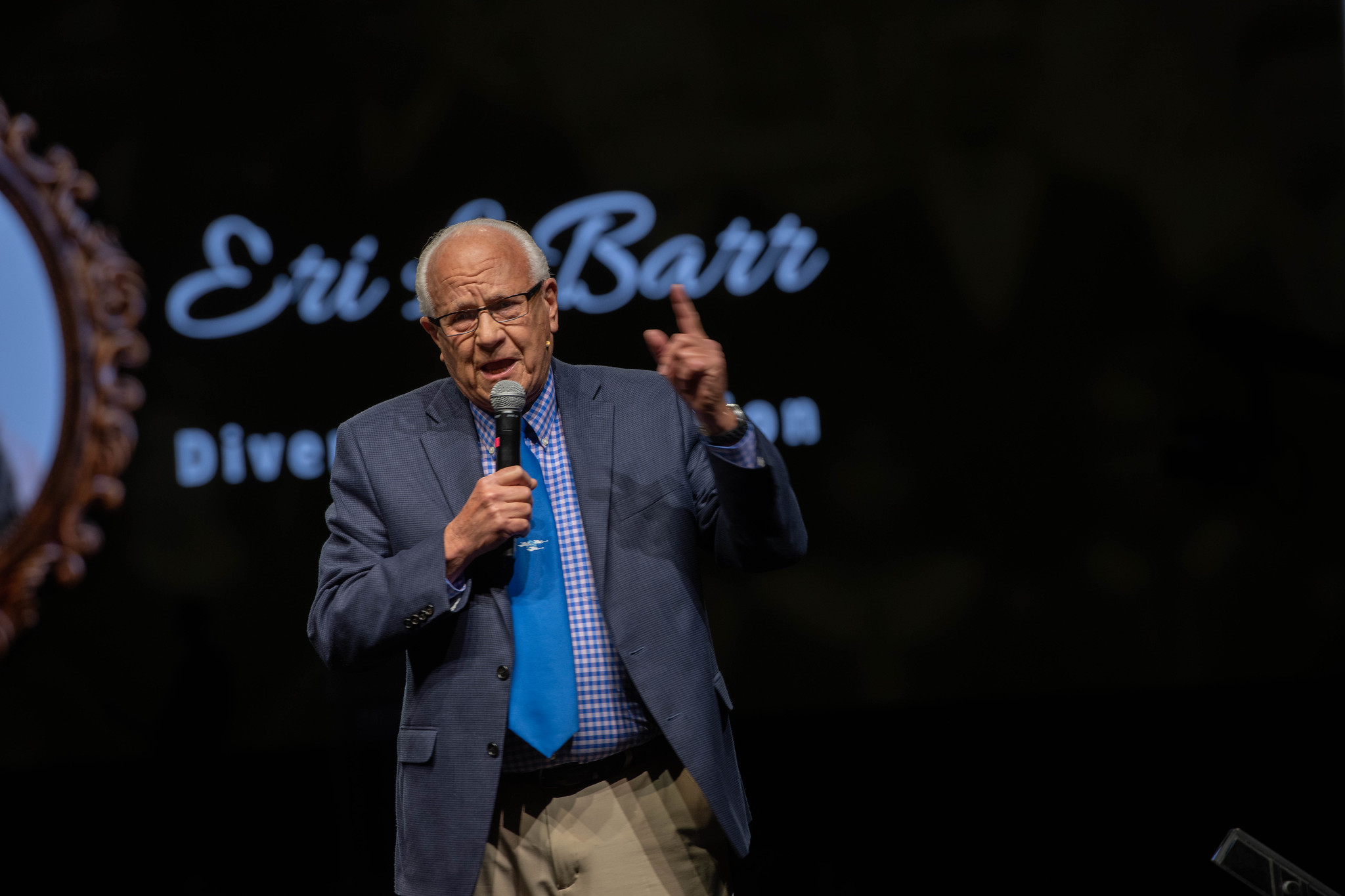 George R. Knight sharing the stories of historical church figures in the We Stand On Their Shoulders series. Photo by Bryant Taylor/NAD