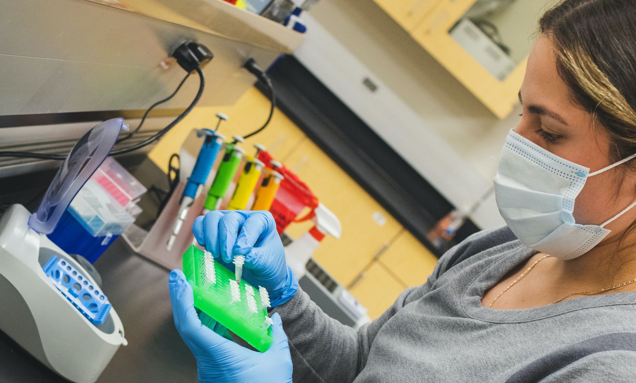 Daisy Pineda, a staff member in Dr. Arturo Diaz's lab, processes saliva samples for COVID-19 screening tests. (Photo: Natan Vigna)