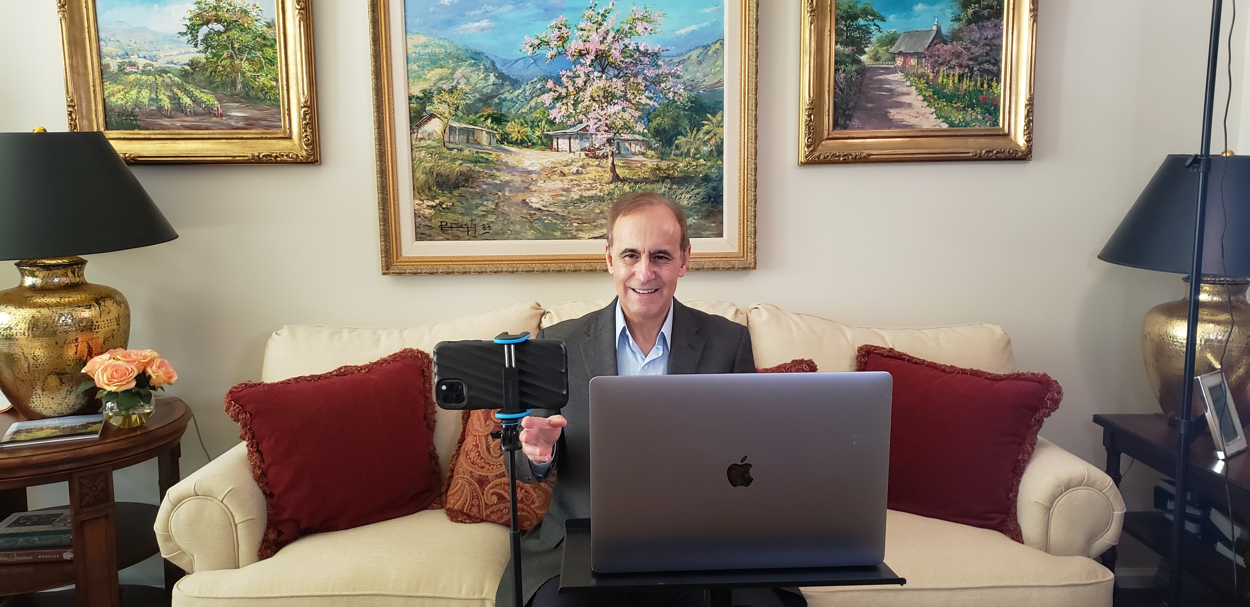 This past April, Robert Costa, speaker/director for the It Is Written Spanish ministry Escrito Está, conducts an online evangelistic series. The pastor and evangelist reached more than 170,000 per night of the series. Photo provided by It Is Written