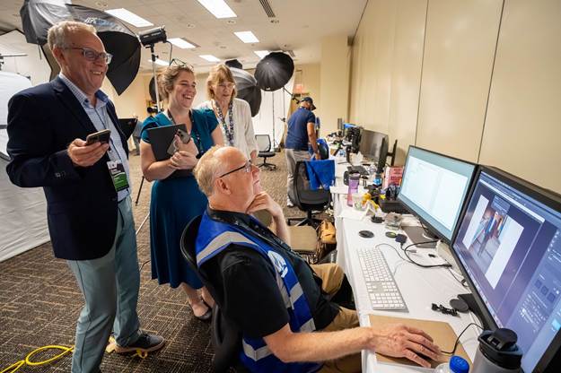 A group of people in a room

AI-generated content may be incorrect.