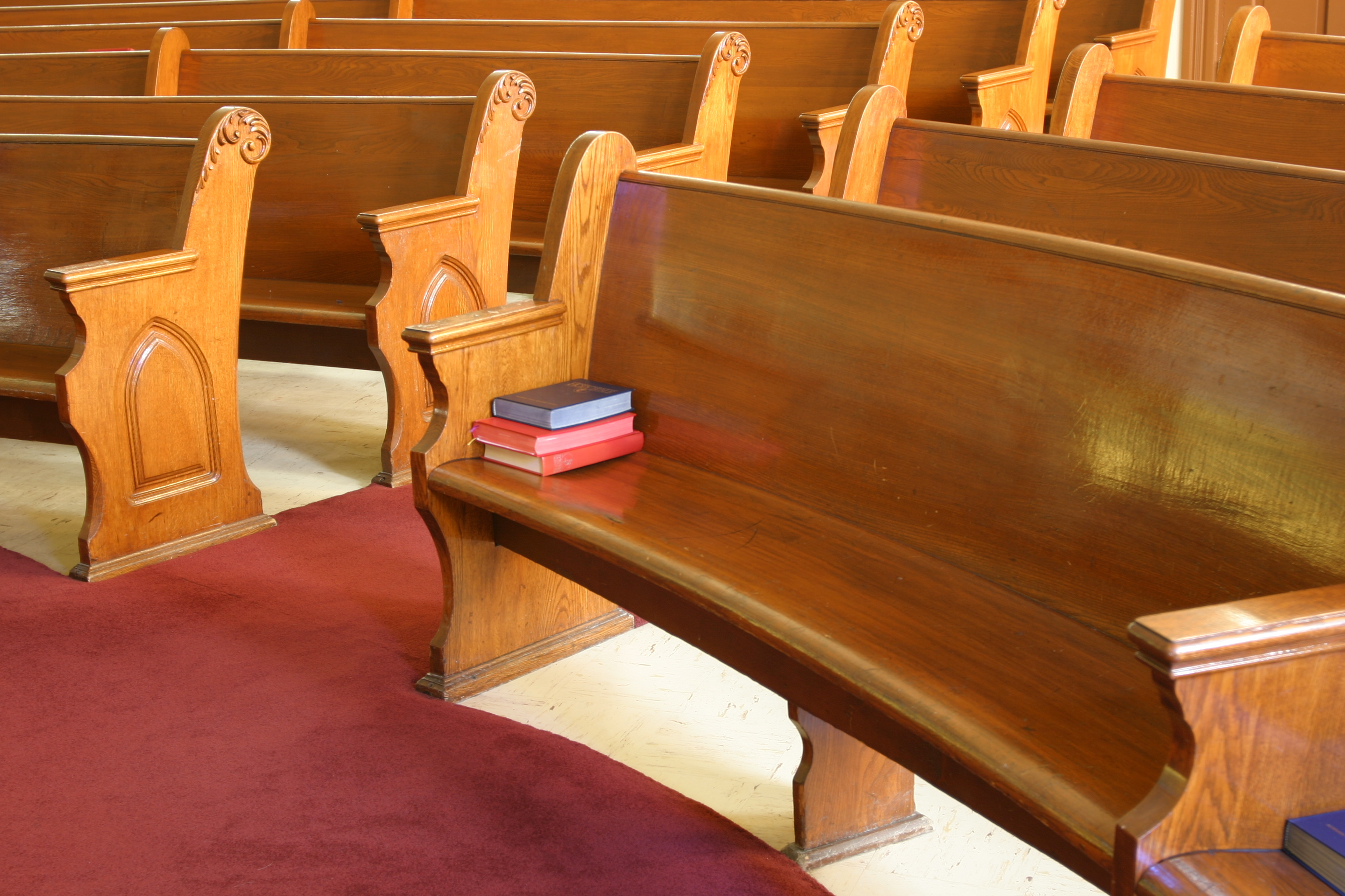 empty church pew