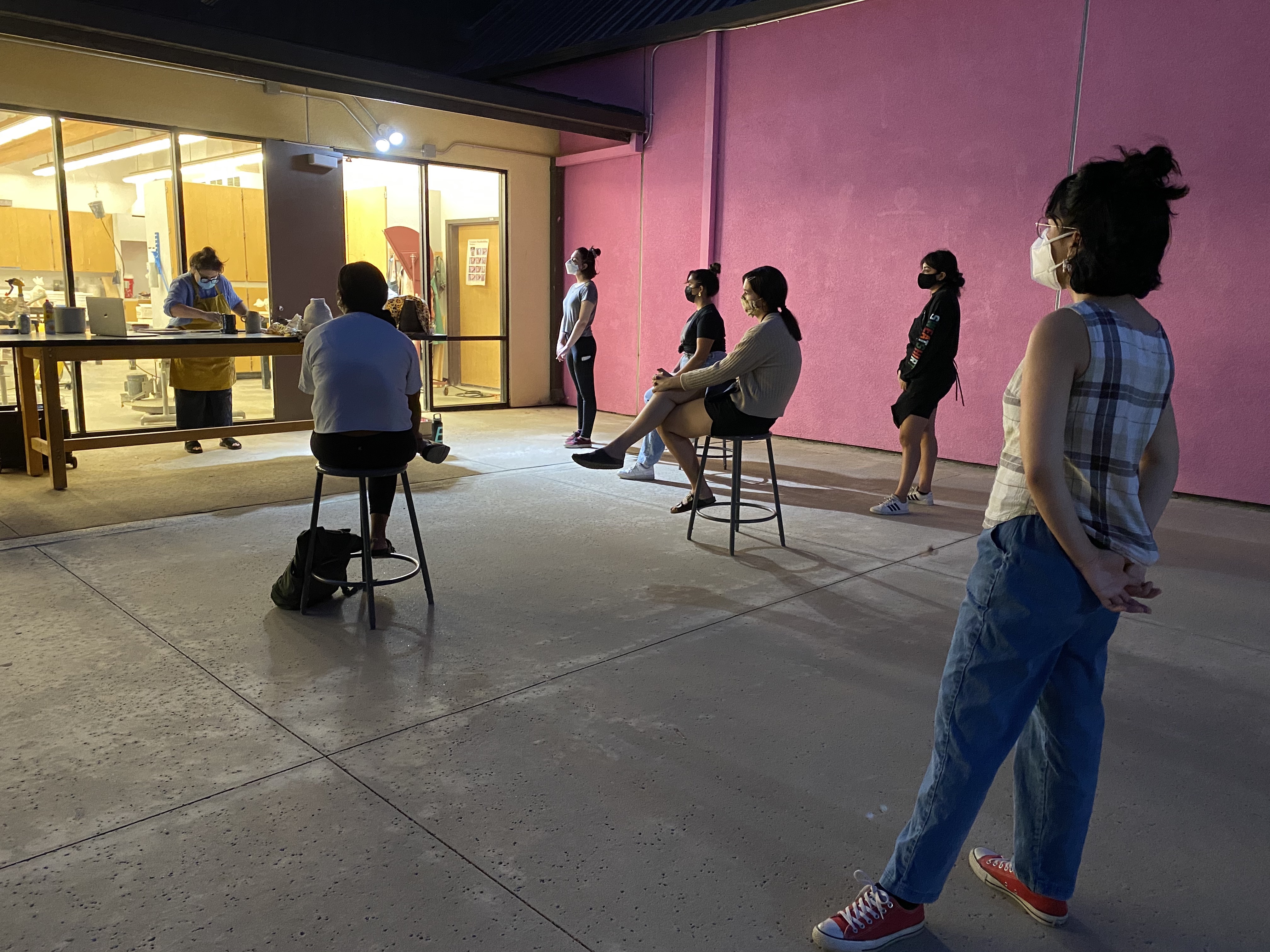 Art+Design guest artist Marie Mingoia gives an outdoor demonstration in September on how to hand build pottery with slabs, or sheets of clay. (Photo: courtesy of Brittany Neimeth)