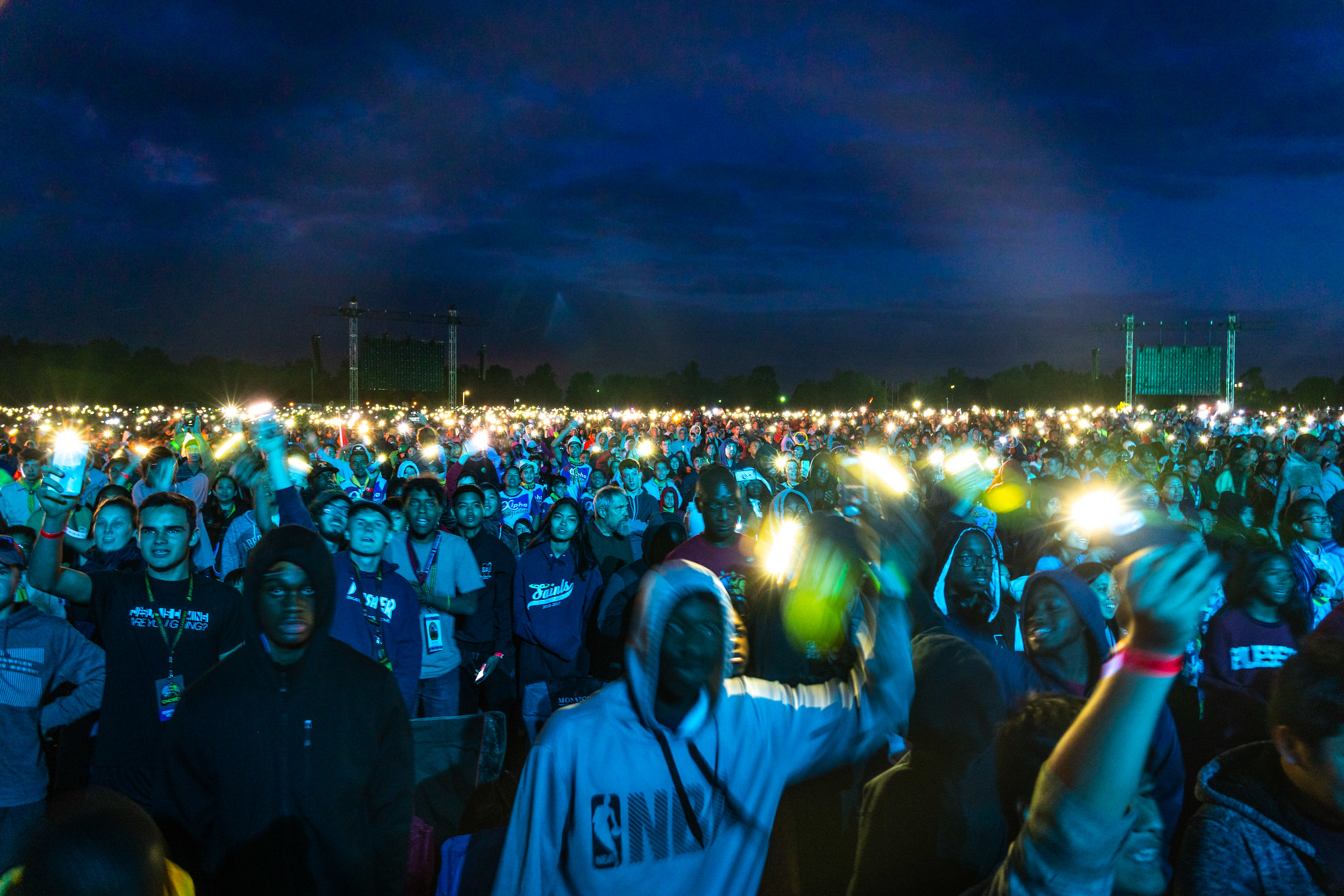 oshkosh 2019 attendees sing the theme song Chosen James Bokovoy 