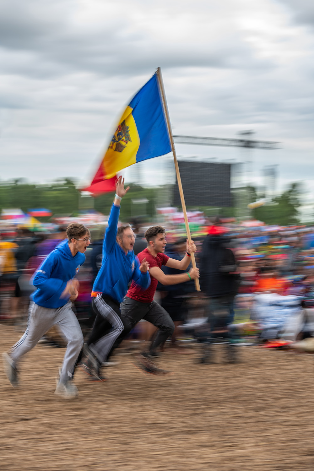 oshkosh 2019 mid res Pathfinders from Colombia run with flag before evening program James Bokovoy photo 